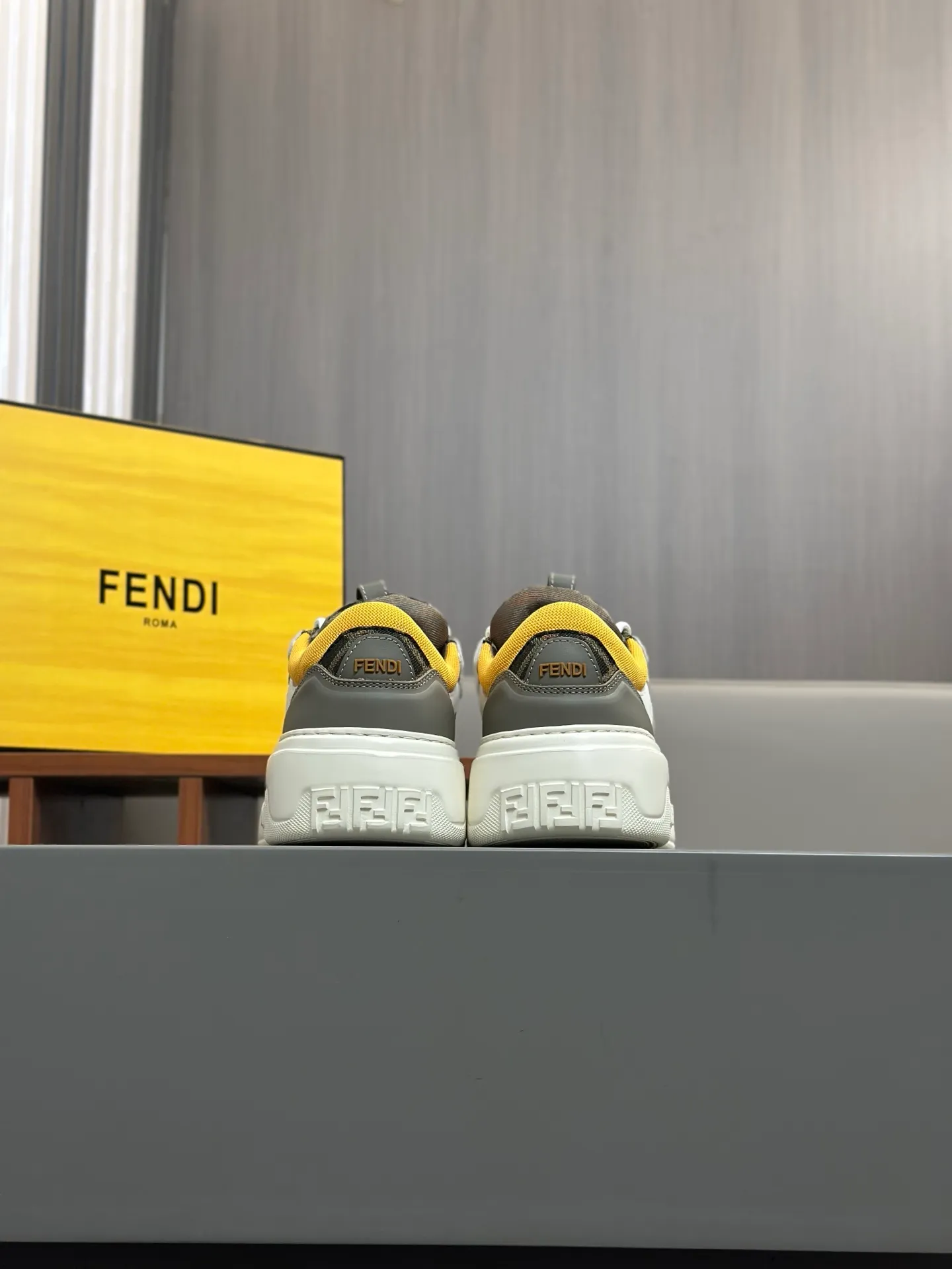 [FENDI] Fendi men's shoes 💰780💰 - High-end quality original casual sports shoes - Upper: Nappa calfskin, pebbled calfskin, tongue and heel; injection molded brand logo plastic module - Lining: brand canvas - Outsole: ultra-light T men's shoes 💰R foam rubber; molded outsole - Super high quality control, fine workmanship: highlighted (high-end, luxury, grade) -Size :39-44 (38, 45, can be customized)